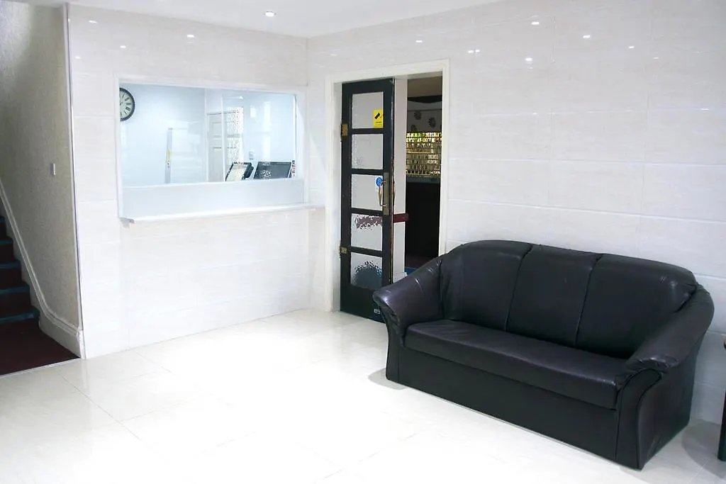 ***  Fiorenzo Cazari Hotel Chester Birleşik Krallık